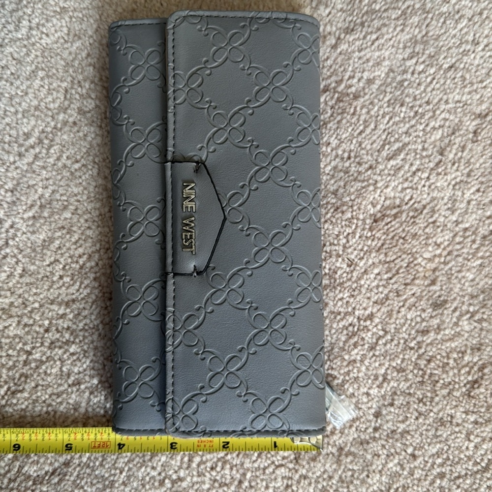 Nine West Gray Embossed Wallet NWT - Picture 6 of 6